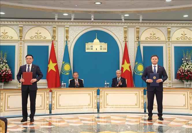 Tổng Bí thư Tô Lâm chứng kiến Lễ trao các văn kiện hợp tác song phương Việt Nam - Kazakhstan- Ảnh 2. Tổng Bí thư Tô Lâm chứng kiến Lễ trao các văn kiện hợp tác song phương Việt Nam - Kazakhstan- Ảnh 2.