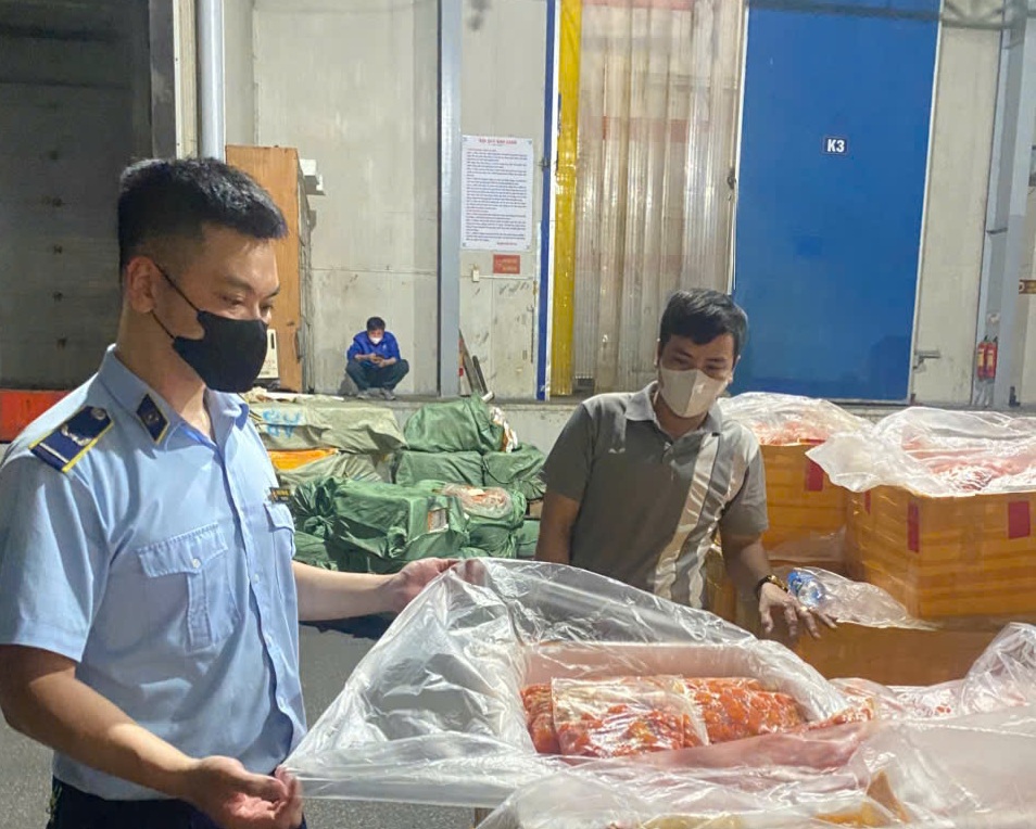 Phát hiện kho đông lạnh chứa hơn 7 tấn nội tạng không rõ nguồn gốc- Ảnh 1. Phát hiện kho đông lạnh chứa hơn 7 tấn nội tạng không rõ nguồn gốc- Ảnh 1.