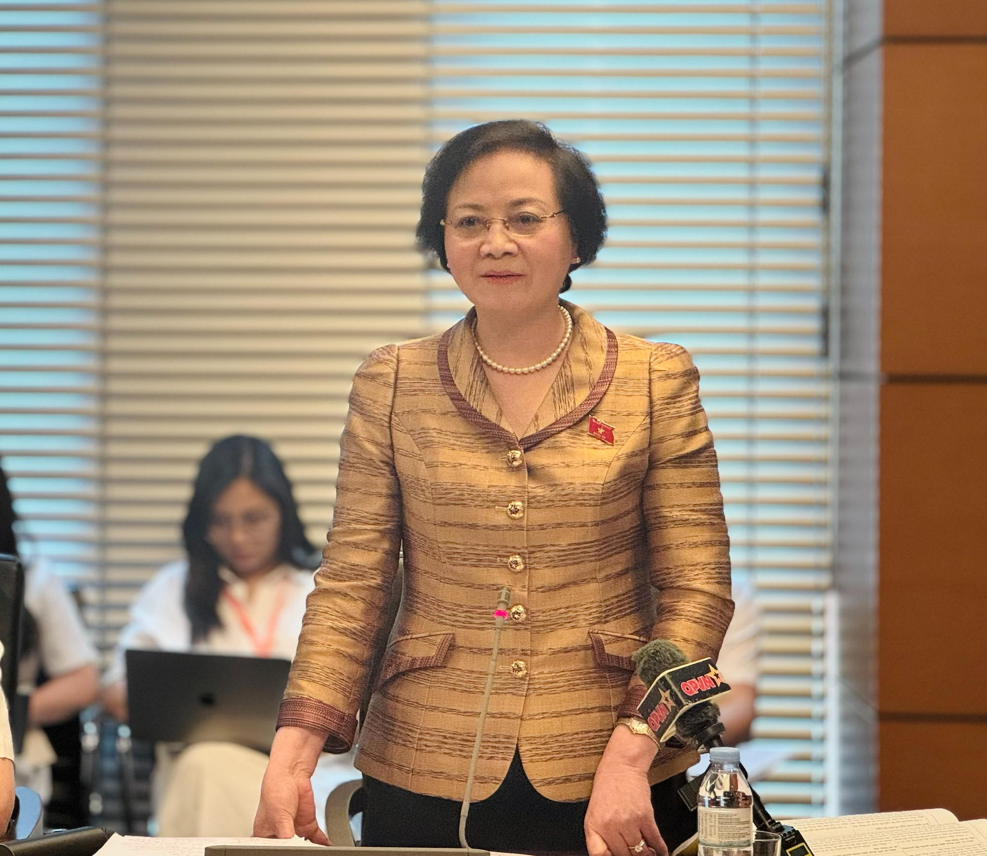 Bộ trưởng Bộ Nội vụ lý giải vì sao vẫn giữ ngạch công chức- Ảnh 1. Bộ trưởng Bộ Nội vụ lý giải vì sao vẫn giữ ngạch công chức- Ảnh 1.
