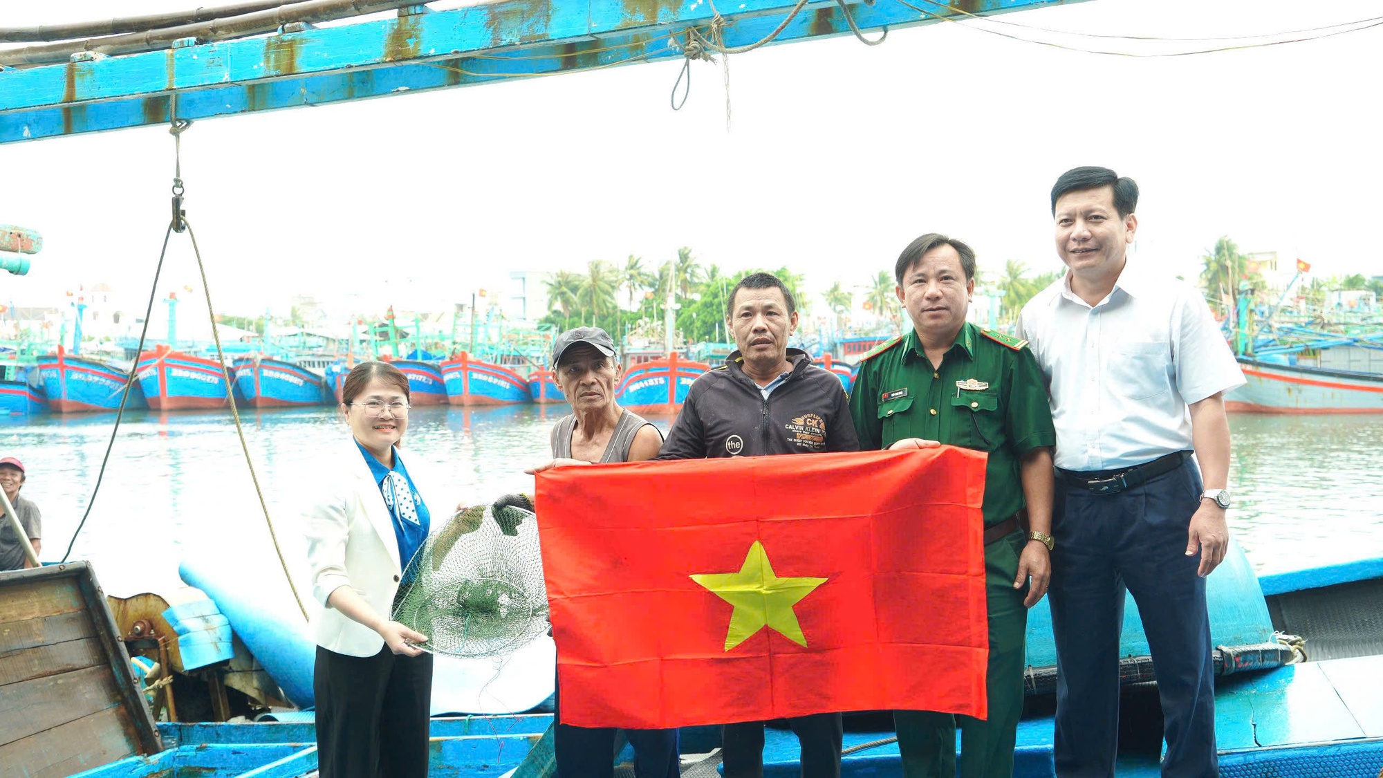 Bình Định: Xem xét cấm biển vô thời hạn tàu cá chây ì trong chống khai thác IUU- Ảnh 1. Bình Định: Xem xét cấm biển vô thời hạn tàu cá chây ì trong chống khai thác IUU- Ảnh 1.