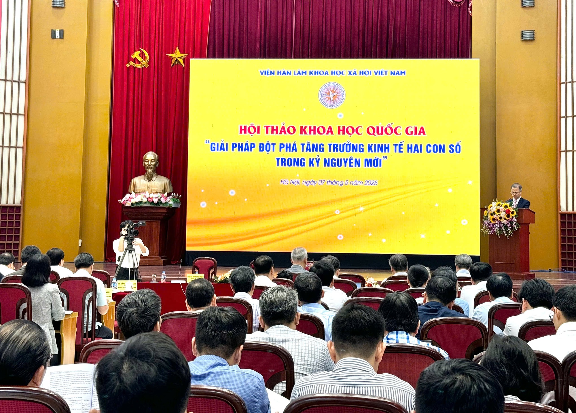 Giải pháp đột phá chinh phục mục tiêu tăng trưởng hai con số trong kỷ nguyên mới- Ảnh 1. Giải pháp đột phá chinh phục mục tiêu tăng trưởng hai con số trong kỷ nguyên mới- Ảnh 1.