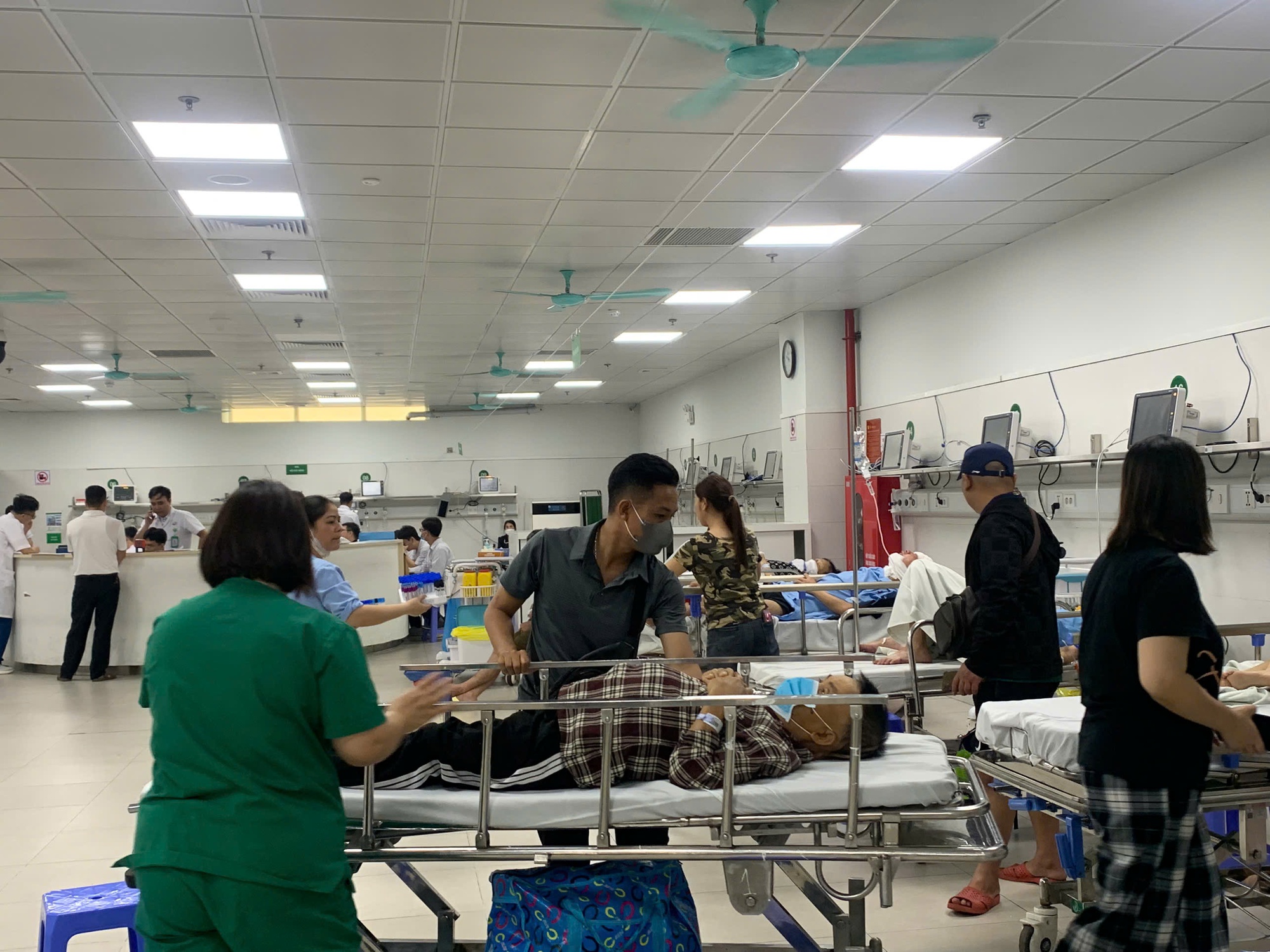Tăng cường bảo vệ nhân viên y tế tại khu vực cấp cứu- Ảnh 2. Tăng cường bảo vệ nhân viên y tế tại khu vực cấp cứu- Ảnh 2.
