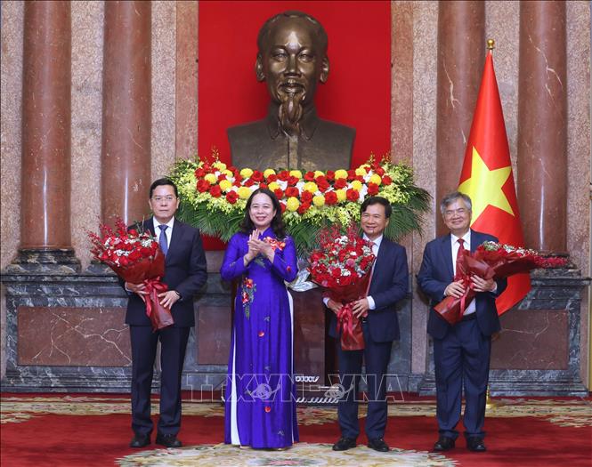Chủ tịch nước Lương Cường trao quyết định bổ nhiệm 3 Phó Chủ nhiệm Văn phòng Chủ tịch nước- Ảnh 3. Chủ tịch nước Lương Cường trao quyết định bổ nhiệm 3 Phó Chủ nhiệm Văn phòng Chủ tịch nước- Ảnh 3.