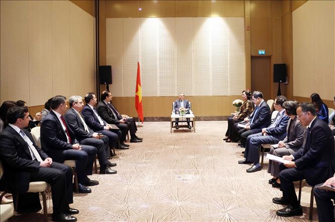 Tổng Bí thư Tô Lâm tiếp một số doanh nghiệp tiêu biểu tại Azerbaijan- Ảnh 2. Tổng Bí thư Tô Lâm tiếp một số doanh nghiệp tiêu biểu tại Azerbaijan- Ảnh 2.