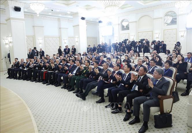 Tổng Bí thư Tô Lâm chứng kiến trao các văn kiện hợp tác Việt Nam-Azerbaijan và phát biểu với báo chí- Ảnh 4. Tổng Bí thư Tô Lâm chứng kiến trao các văn kiện hợp tác Việt Nam-Azerbaijan và phát biểu với báo chí- Ảnh 4.