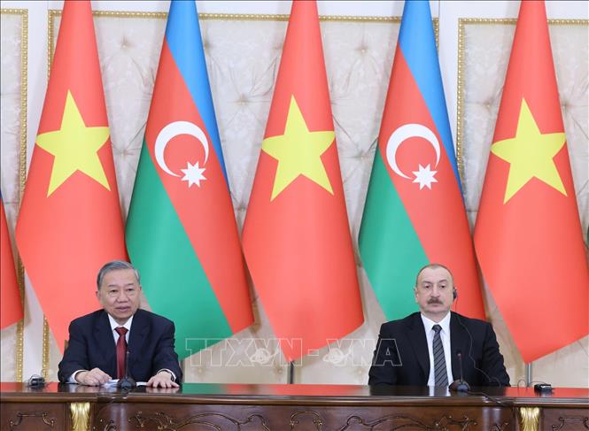 Tổng Bí thư Tô Lâm chứng kiến trao các văn kiện hợp tác Việt Nam-Azerbaijan và phát biểu với báo chí- Ảnh 3. Tổng Bí thư Tô Lâm chứng kiến trao các văn kiện hợp tác Việt Nam-Azerbaijan và phát biểu với báo chí- Ảnh 3.