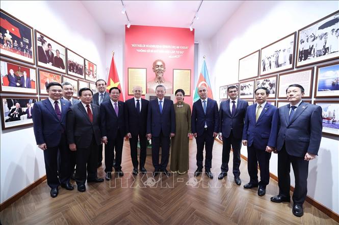 Phòng lưu niệm Chủ tịch Hồ Chí Minh với ngành dầu khí Việt Nam - Azerbaijan: Nơi viết tiếp những dòng lịch sử về quan hệ hai nước- Ảnh 4. Phòng lưu niệm Chủ tịch Hồ Chí Minh với ngành dầu khí Việt Nam - Azerbaijan: Nơi viết tiếp những dòng lịch sử về quan hệ hai nước- Ảnh 4.