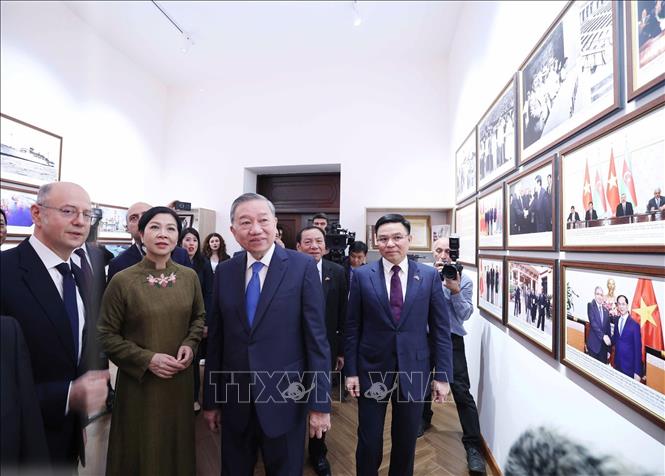 Phòng lưu niệm Chủ tịch Hồ Chí Minh với ngành dầu khí Việt Nam - Azerbaijan: Nơi viết tiếp những dòng lịch sử về quan hệ hai nước- Ảnh 3. Phòng lưu niệm Chủ tịch Hồ Chí Minh với ngành dầu khí Việt Nam - Azerbaijan: Nơi viết tiếp những dòng lịch sử về quan hệ hai nước- Ảnh 3.