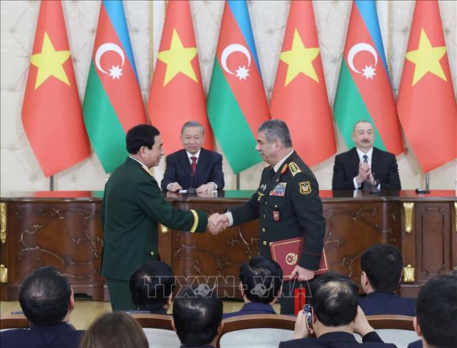 Tổng Bí thư Tô Lâm chứng kiến trao các văn kiện hợp tác Việt Nam-Azerbaijan và phát biểu với báo chí- Ảnh 2. Tổng Bí thư Tô Lâm chứng kiến trao các văn kiện hợp tác Việt Nam-Azerbaijan và phát biểu với báo chí- Ảnh 2.
