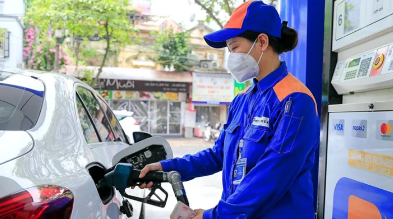 Giá xăng dầu tiếp tục giảm- Ảnh 1. Giá xăng dầu tiếp tục giảm- Ảnh 1.