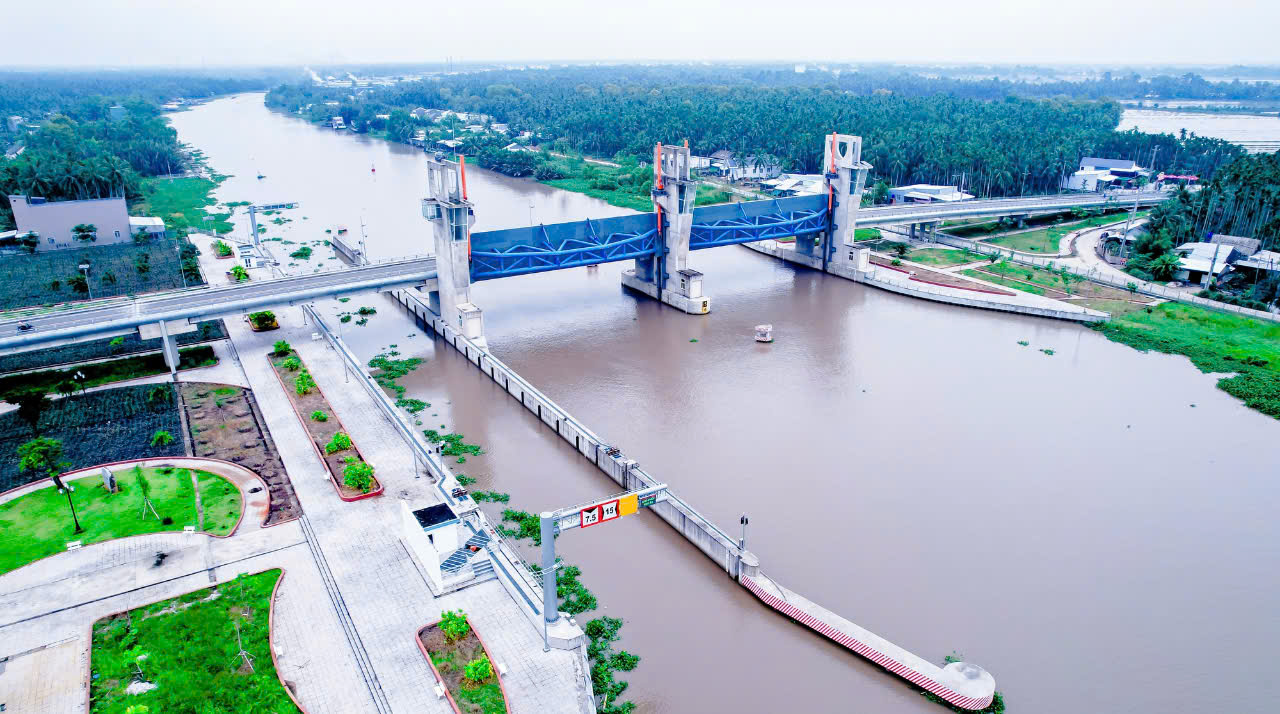 ĐBSCL tranh thủ lấy nước phục vụ sản xuất và kiểm soát hạn mặn- Ảnh 1. ĐBSCL tranh thủ lấy nước phục vụ sản xuất và kiểm soát hạn mặn- Ảnh 1.