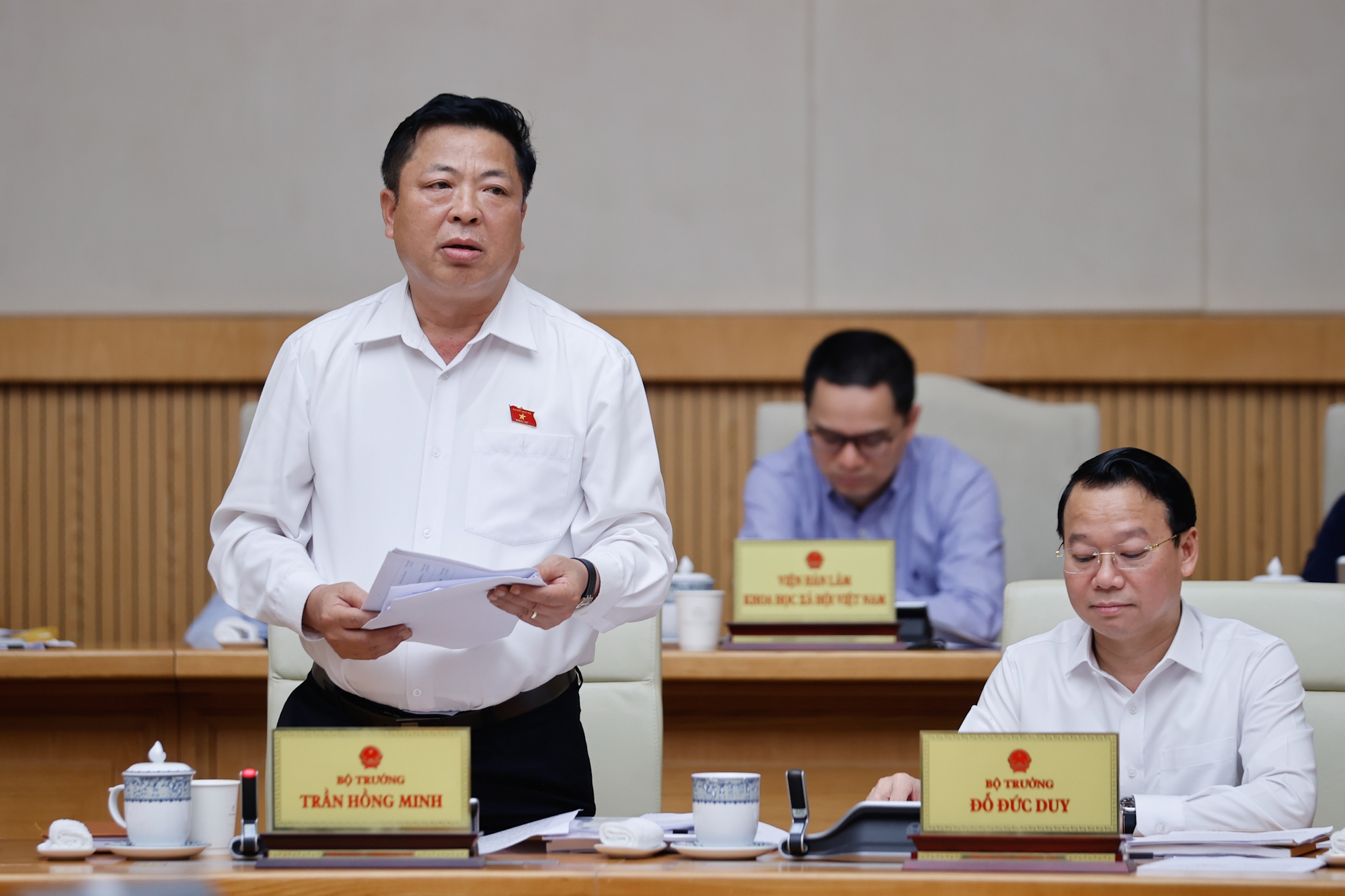 Thủ tướng: Khẩn trương bố trí đủ kinh phí, chi trả cho người nghỉ việc 'càng sớm càng tốt'- Ảnh 5. Thủ tướng: Khẩn trương bố trí đủ kinh phí, chi trả cho người nghỉ việc 'càng sớm càng tốt'- Ảnh 5.