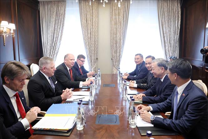 Tổng Bí thư Tô Lâm gặp Thủ tướng Slovakia- Ảnh 1. Tổng Bí thư Tô Lâm gặp Thủ tướng Slovakia- Ảnh 1.