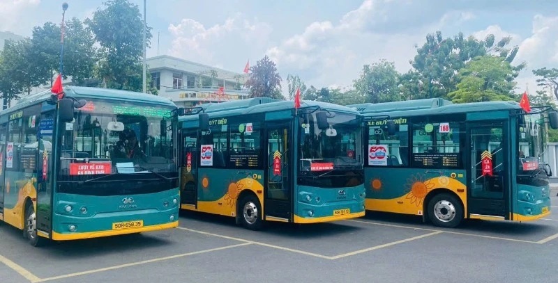 Thành phố Hồ Chí Minh tiết kiệm gần 1.300 tỷ đồng nhờ đấu thầu trợ giá xe buýt- Ảnh 1. Thành phố Hồ Chí Minh tiết kiệm gần 1.300 tỷ đồng nhờ đấu thầu trợ giá xe buýt- Ảnh 1.