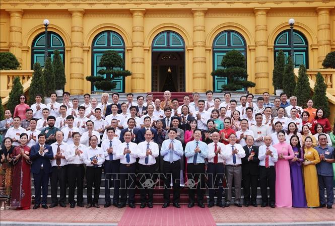 Chủ tịch nước Lương Cường: Sự sáng tạo và tài hoa là yếu tố quan trọng nhất tạo nên giá trị bền vững cho sản phẩm truyền thống- Ảnh 3. Chủ tịch nước Lương Cường: Sự sáng tạo và tài hoa là yếu tố quan trọng nhất tạo nên giá trị bền vững cho sản phẩm truyền thống- Ảnh 3.