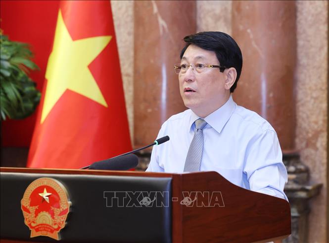 Chủ tịch nước Lương Cường: Sự sáng tạo và tài hoa là yếu tố quan trọng nhất tạo nên giá trị bền vững cho sản phẩm truyền thống- Ảnh 1. Chủ tịch nước Lương Cường: Sự sáng tạo và tài hoa là yếu tố quan trọng nhất tạo nên giá trị bền vững cho sản phẩm truyền thống- Ảnh 1.