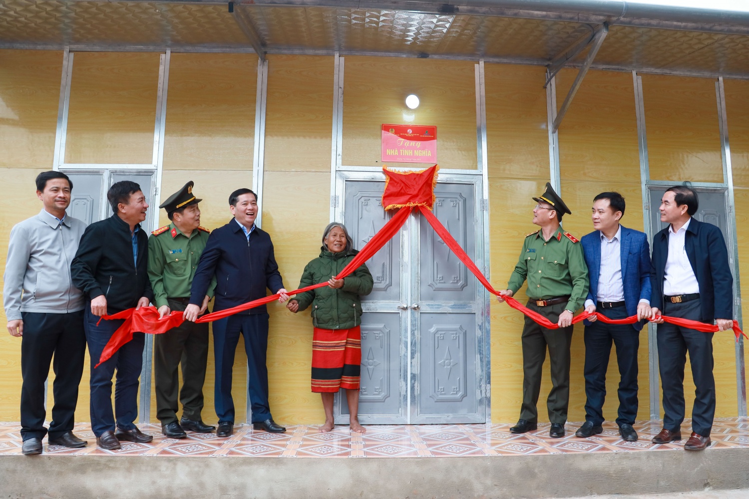 Xóa nhà tạm, nhà dột nát - nghĩa đồng bào, tình dân tộc- Ảnh 2. Xóa nhà tạm, nhà dột nát - nghĩa đồng bào, tình dân tộc- Ảnh 2.