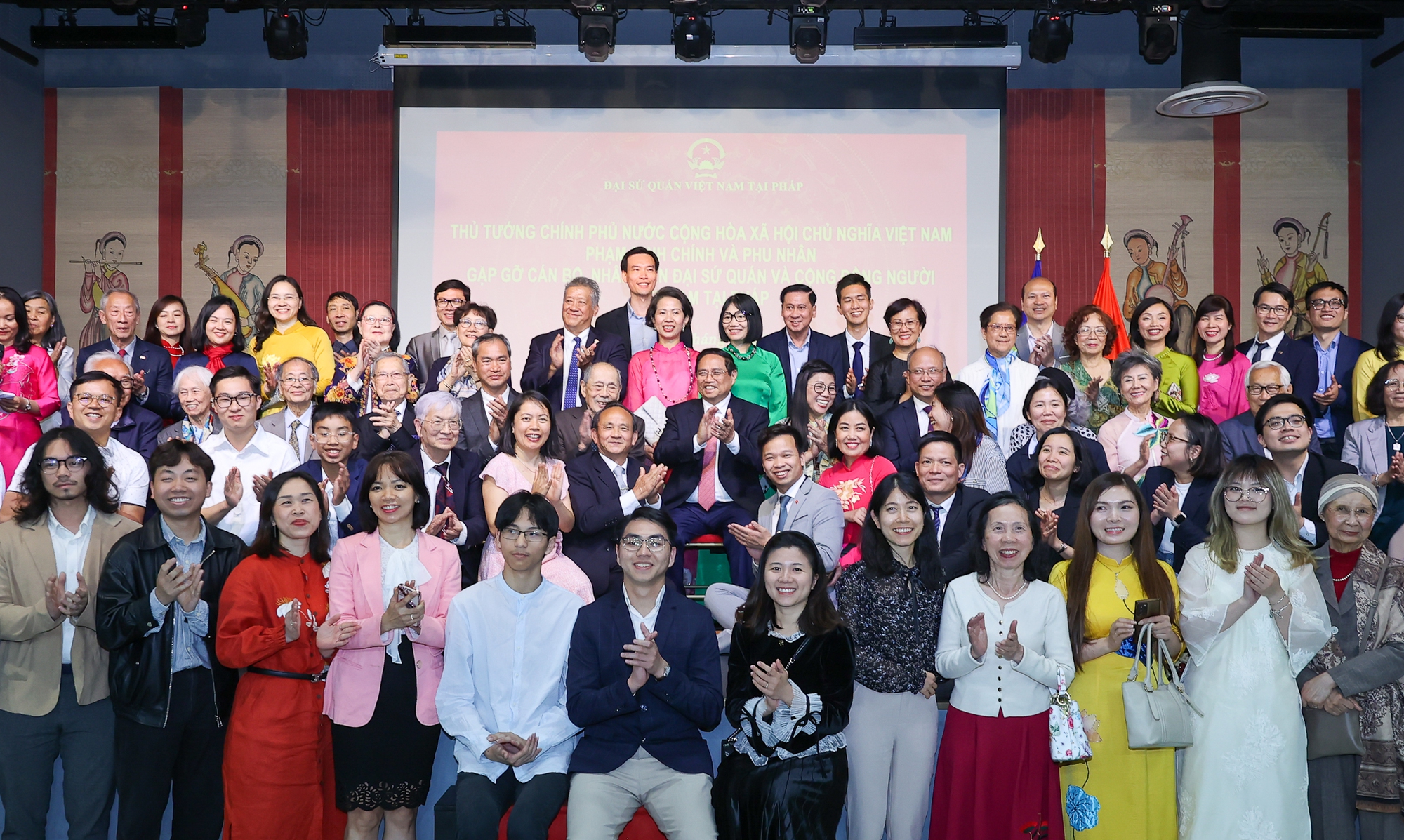 Thủ tướng: Cộng đồng người Việt Nam tại Pháp có truyền thống vô cùng đáng tự hào- Ảnh 10. Thủ tướng: Cộng đồng người Việt Nam tại Pháp có truyền thống vô cùng đáng tự hào- Ảnh 10.