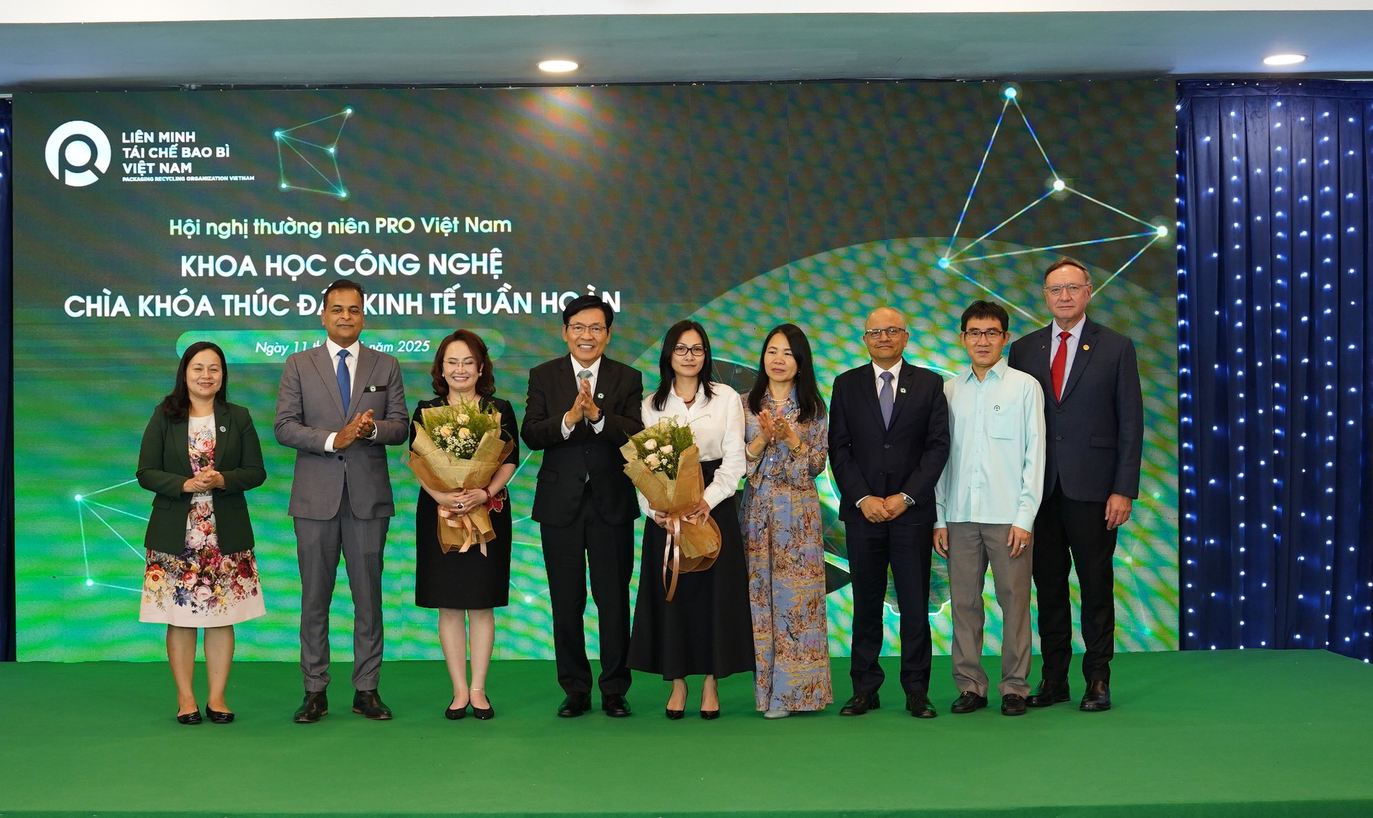 Đồng hành cùng Chính phủ vì một Việt Nam xanh - sạch - đẹp- Ảnh 1. Đồng hành cùng Chính phủ vì một Việt Nam xanh - sạch - đẹp- Ảnh 1.