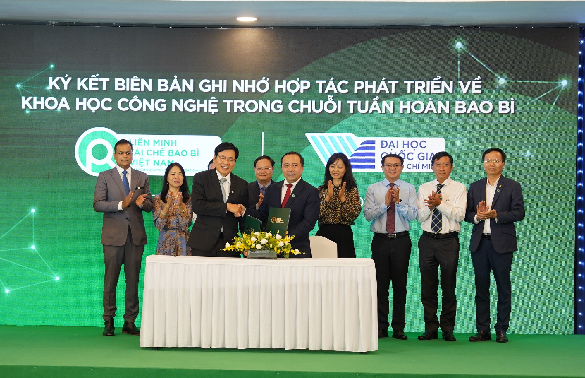 Đồng hành cùng Chính phủ vì một Việt Nam xanh - sạch - đẹp- Ảnh 2. Đồng hành cùng Chính phủ vì một Việt Nam xanh - sạch - đẹp- Ảnh 2.
