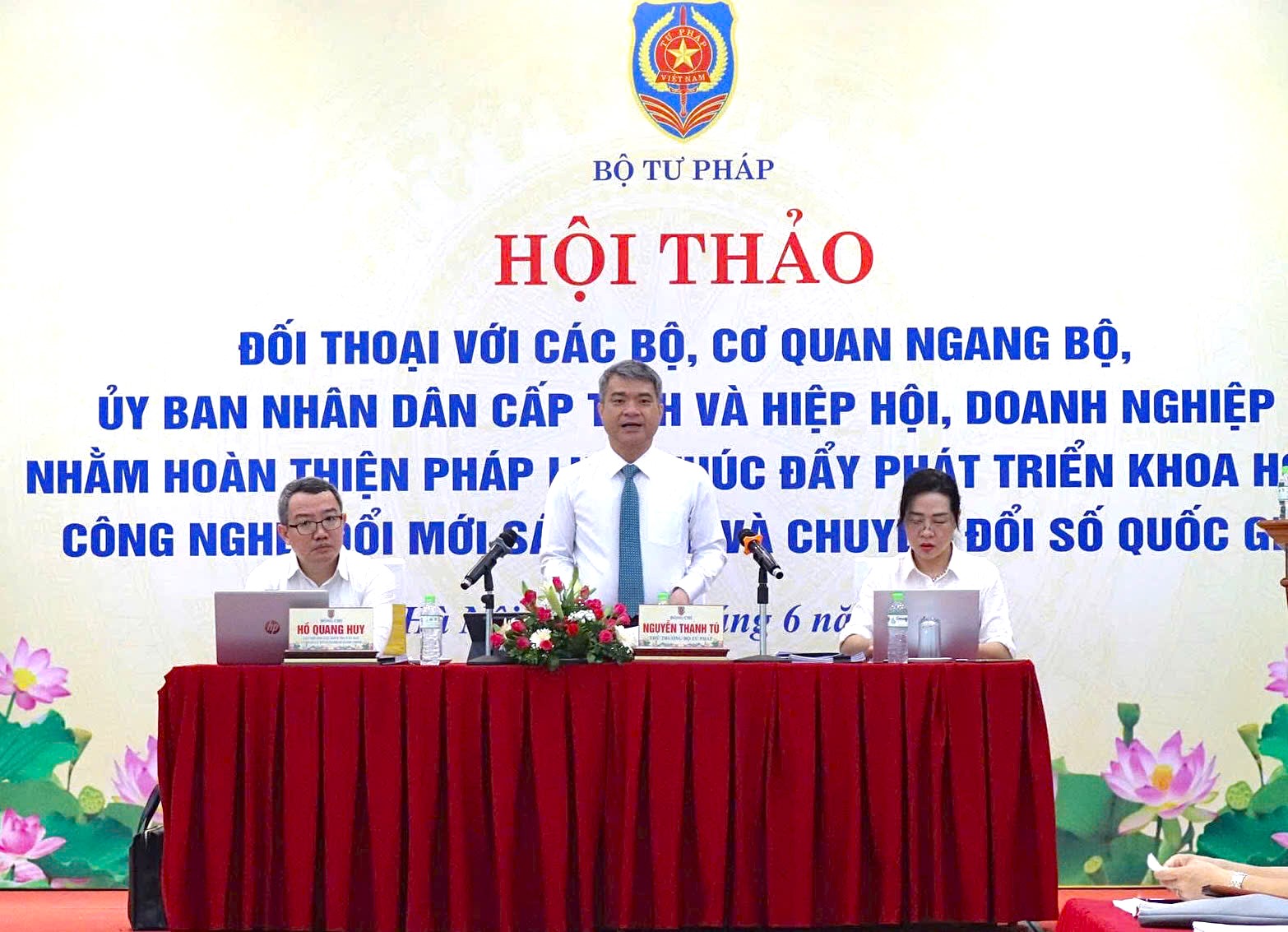 Hoàn thiện pháp luật để phát triển khoa học, công nghệ, đổi mới sáng tạo- Ảnh 1. Hoàn thiện pháp luật để phát triển khoa học, công nghệ, đổi mới sáng tạo- Ảnh 1.