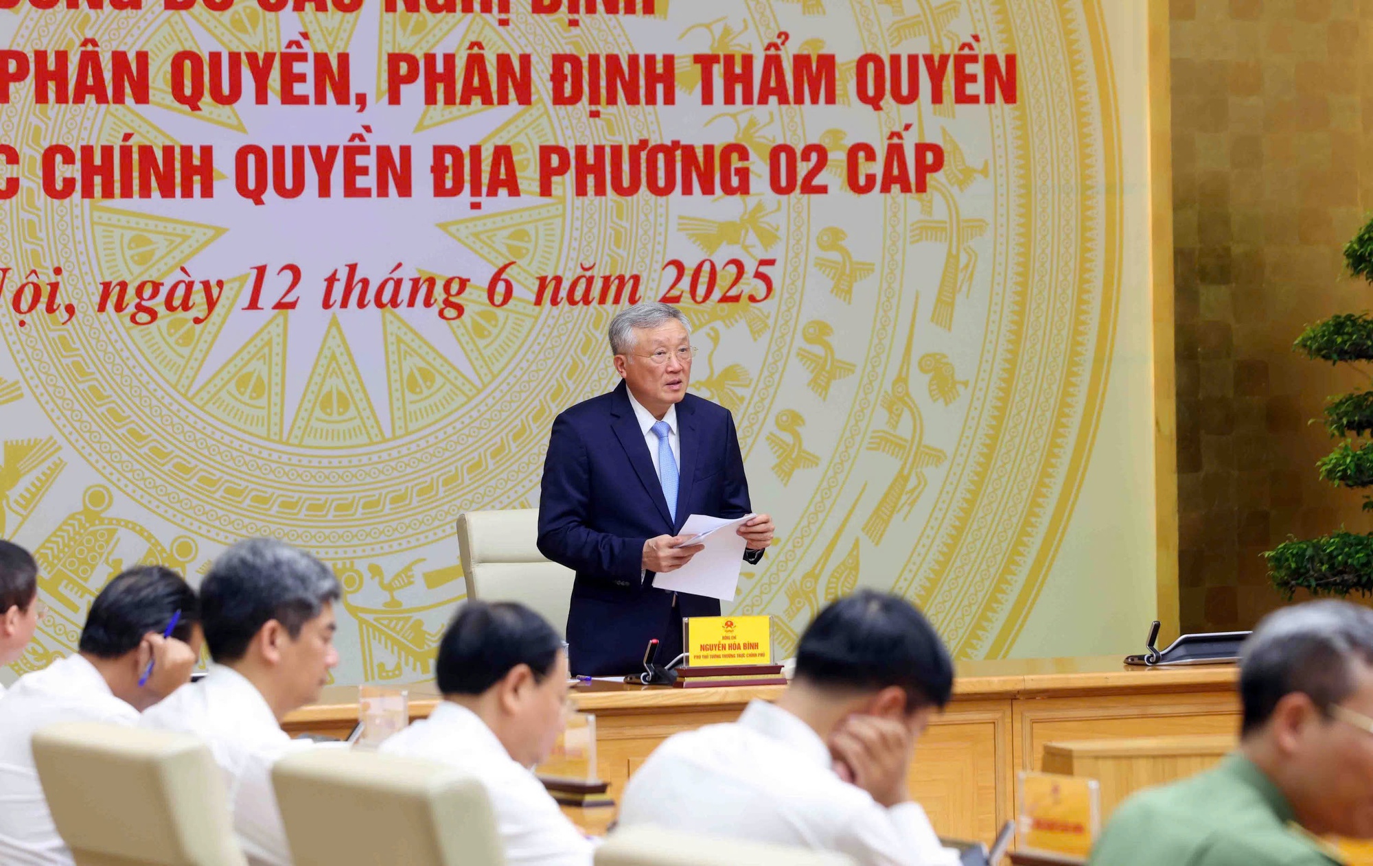 Đưa các nghị định về phân cấp, phân quyền vào cuộc sống - thước đo thực sự của cải cách- Ảnh 4. Đưa các nghị định về phân cấp, phân quyền vào cuộc sống - thước đo thực sự của cải cách- Ảnh 4.