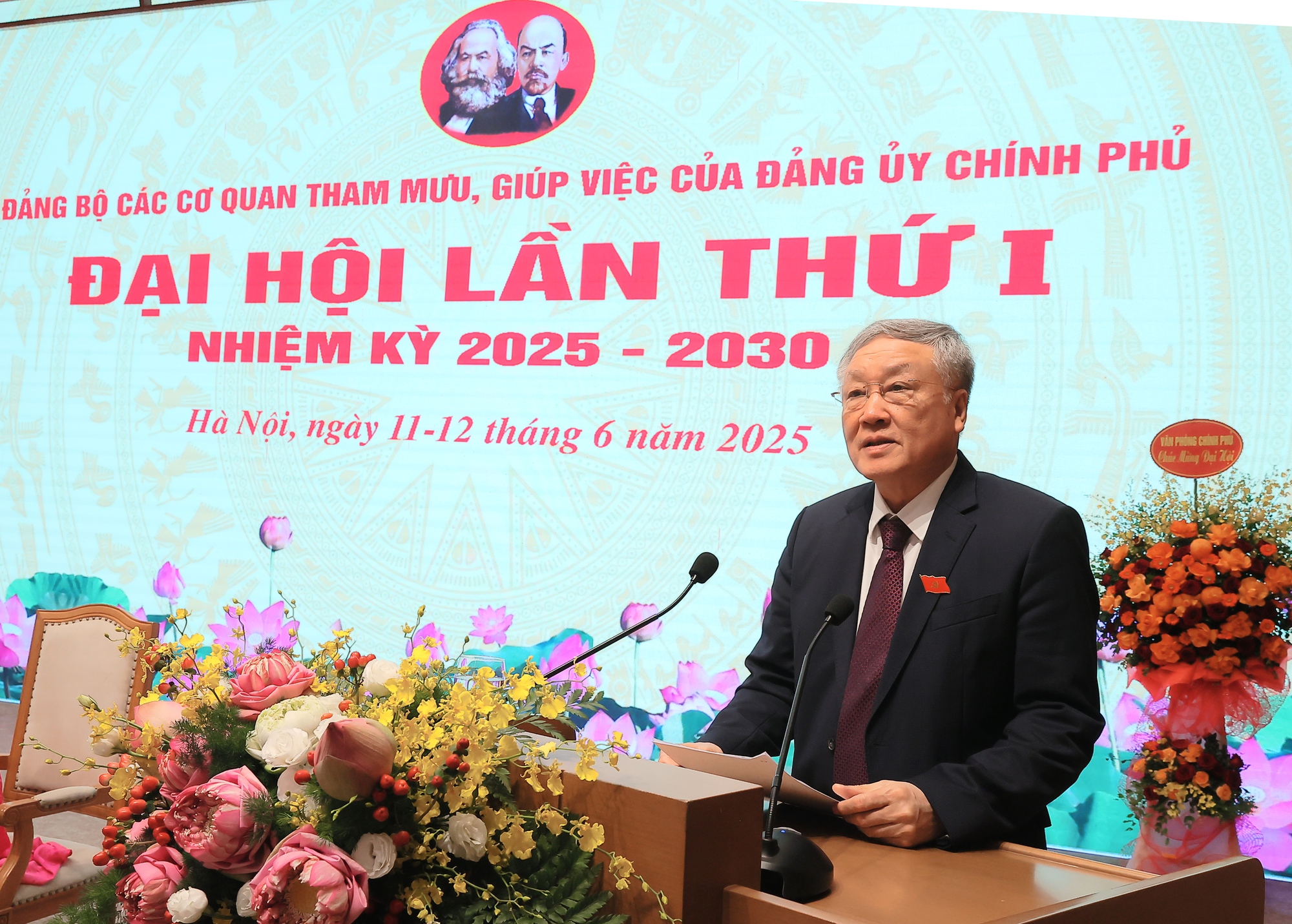Tham mưu nhanh, đúng, trúng, sát với yêu cầu thực tiễn công tác xây dựng đảng trong Đảng bộ Chính phủ- Ảnh 1. Tham mưu nhanh, đúng, trúng, sát với yêu cầu thực tiễn công tác xây dựng đảng trong Đảng bộ Chính phủ- Ảnh 1.