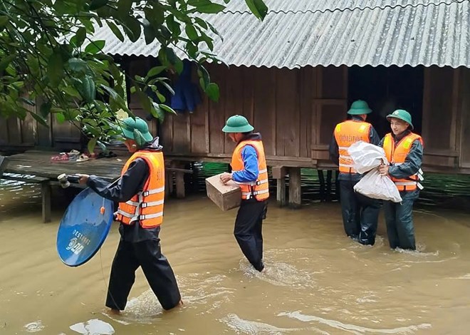 Quảng Bình: Mưa lớn gây ngập, sơ tán nhiều hộ dân đến nơi an toàn- Ảnh 1. Quảng Bình: Mưa lớn gây ngập, sơ tán nhiều hộ dân đến nơi an toàn- Ảnh 1.