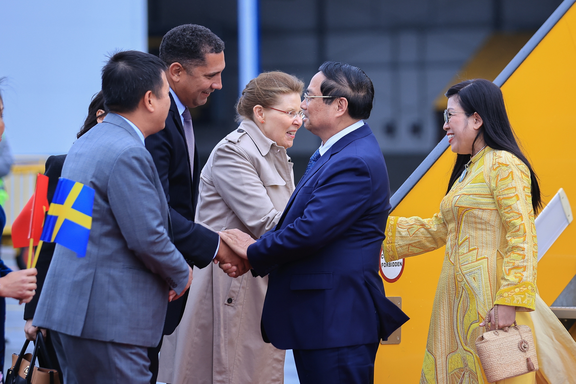 Thủ tướng Phạm Minh Chính tới Stockholm, bắt đầu thăm chính thức Thuỵ Điển- Ảnh 2. Thủ tướng Phạm Minh Chính tới Stockholm, bắt đầu thăm chính thức Thuỵ Điển- Ảnh 2.