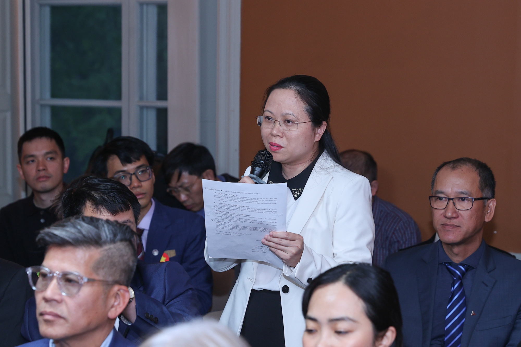 Thủ tướng gặp gỡ kiều bào tại Thụy Điển: 'Tự lo được cho mình cũng là yêu nước'- Ảnh 6. Thủ tướng gặp gỡ kiều bào tại Thụy Điển: 'Tự lo được cho mình cũng là yêu nước'- Ảnh 6.