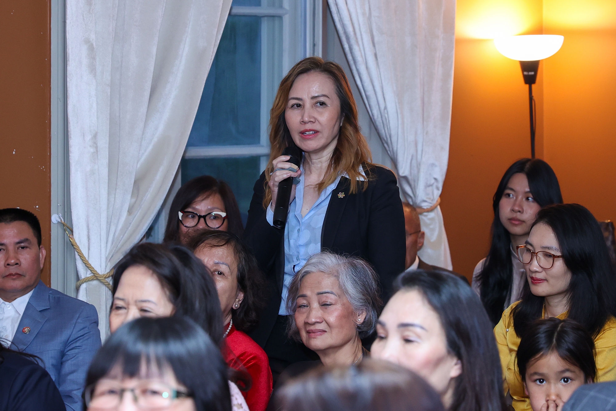 Thủ tướng gặp gỡ kiều bào tại Thụy Điển: 'Tự lo được cho mình cũng là yêu nước'- Ảnh 7. Thủ tướng gặp gỡ kiều bào tại Thụy Điển: 'Tự lo được cho mình cũng là yêu nước'- Ảnh 7.