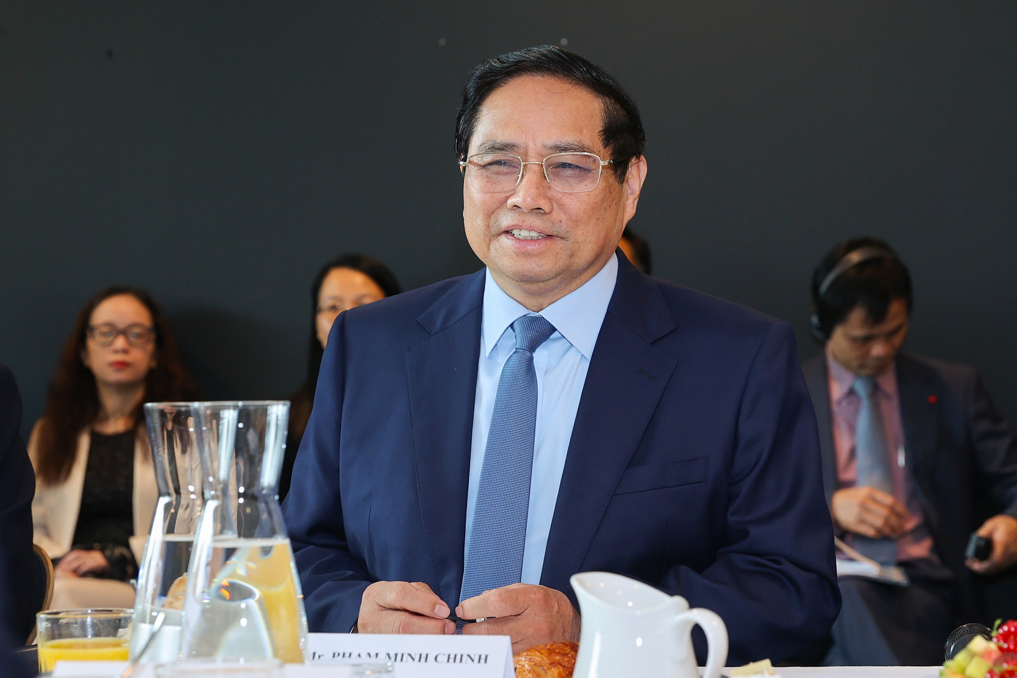 Thủ tướng: Các nhà đầu tư sẽ cảm nhận được cách làm mới, sự thay đổi về môi trường kinh doanh Việt Nam- Ảnh 3. Thủ tướng: Các nhà đầu tư sẽ cảm nhận được cách làm mới, sự thay đổi về môi trường kinh doanh Việt Nam- Ảnh 3.