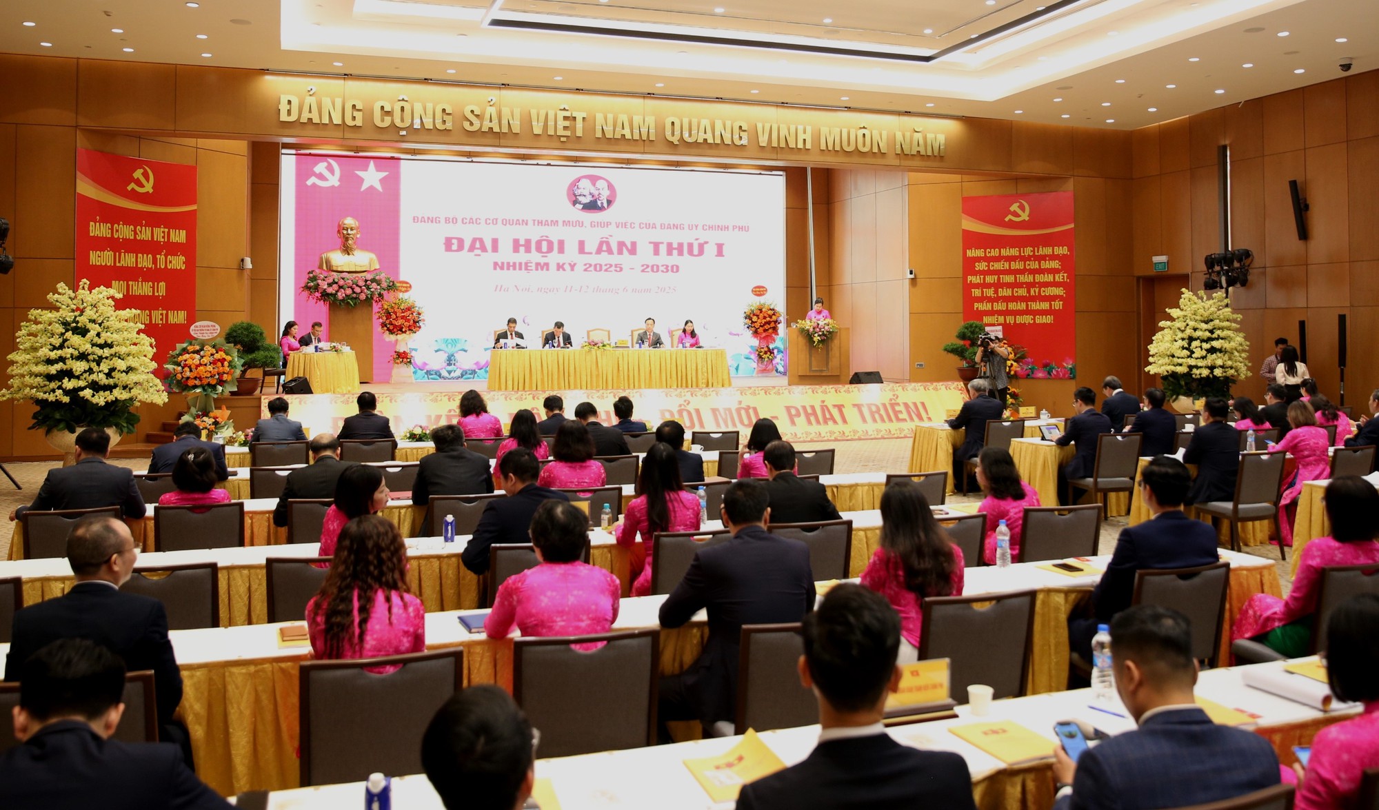 Tham mưu nhanh, đúng, trúng, sát với yêu cầu thực tiễn công tác xây dựng đảng trong Đảng bộ Chính phủ- Ảnh 3. Tham mưu nhanh, đúng, trúng, sát với yêu cầu thực tiễn công tác xây dựng đảng trong Đảng bộ Chính phủ- Ảnh 3.