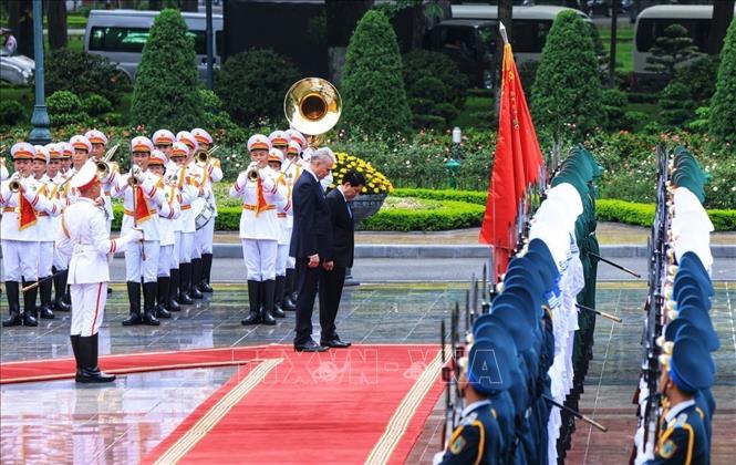 Chủ tịch nước Lương Cường chủ trì lễ đón Tổng thống Lithuania thăm chính thức Việt Nam- Ảnh 3. Chủ tịch nước Lương Cường chủ trì lễ đón Tổng thống Lithuania thăm chính thức Việt Nam- Ảnh 3.