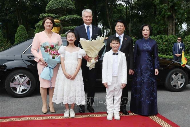 Chủ tịch nước Lương Cường chủ trì lễ đón Tổng thống Lithuania thăm chính thức Việt Nam- Ảnh 2. Chủ tịch nước Lương Cường chủ trì lễ đón Tổng thống Lithuania thăm chính thức Việt Nam- Ảnh 2.