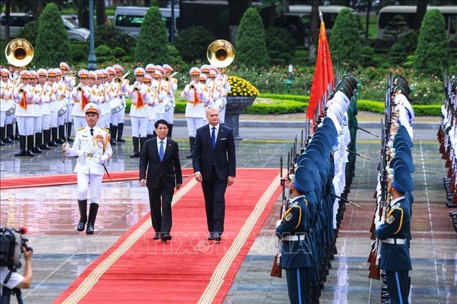 Chủ tịch nước Lương Cường chủ trì lễ đón Tổng thống Lithuania thăm chính thức Việt Nam- Ảnh 4. Chủ tịch nước Lương Cường chủ trì lễ đón Tổng thống Lithuania thăm chính thức Việt Nam- Ảnh 4.