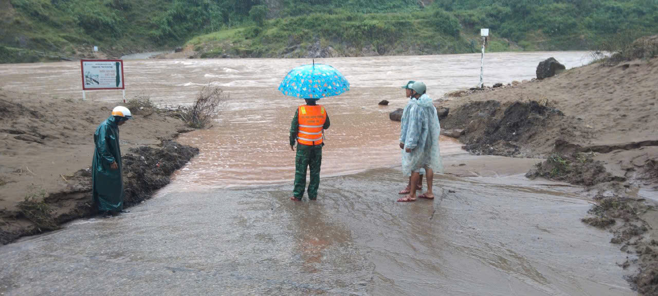 Nhiều ngầm tràn miền núi Quảng Trị bị ngập, giao thông chia cắt- Ảnh 2. Nhiều ngầm tràn miền núi Quảng Trị bị ngập, giao thông chia cắt- Ảnh 2.