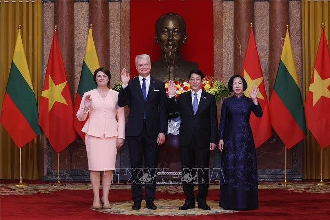 Tổng thống Lithuania Gitanas Nauseda và Phu nhân kết thúc chuyến thăm chính thức Việt Nam- Ảnh 1. Tổng thống Lithuania Gitanas Nauseda và Phu nhân kết thúc chuyến thăm chính thức Việt Nam- Ảnh 1.