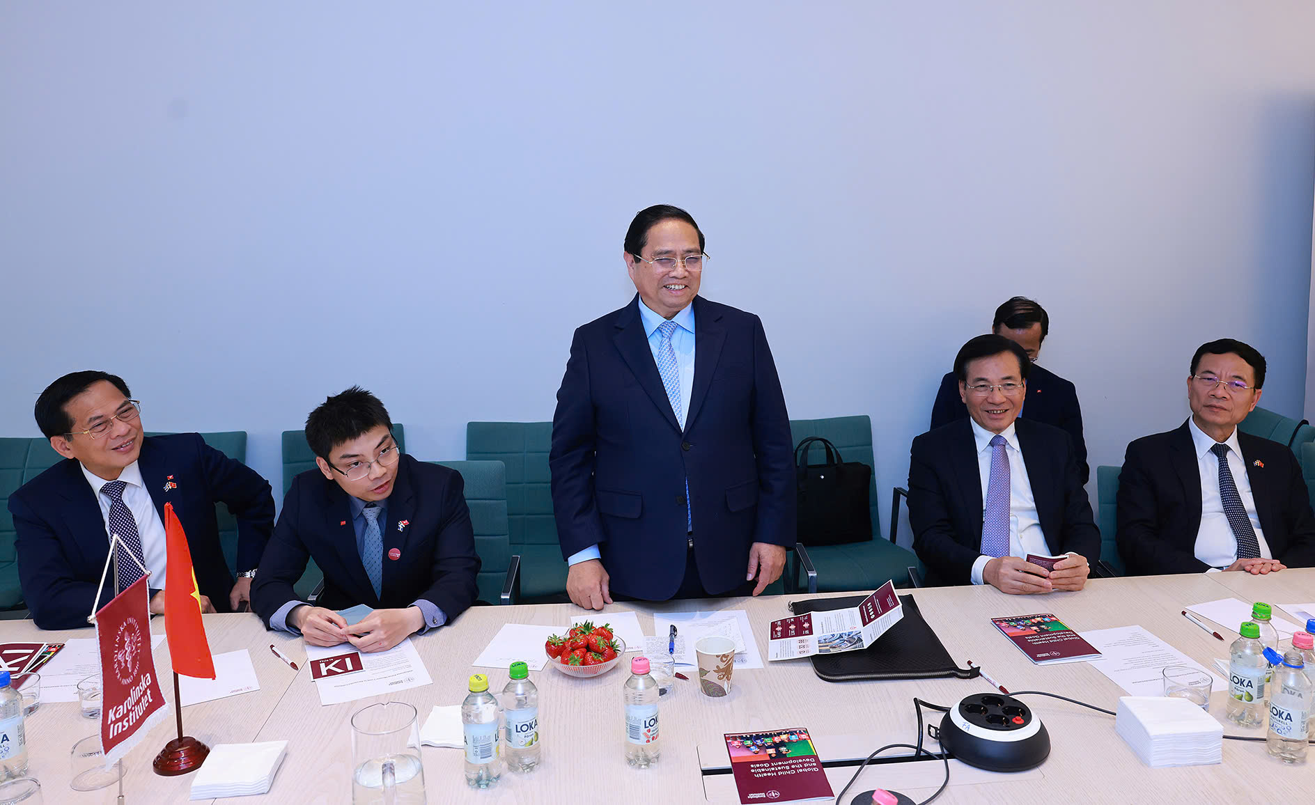 Thủ tướng đề nghị đại học y khoa danh tiếng nhất Thụy Điển hợp tác sâu rộng hơn với Việt Nam- Ảnh 3. Thủ tướng đề nghị đại học y khoa danh tiếng nhất Thụy Điển hợp tác sâu rộng hơn với Việt Nam- Ảnh 3.