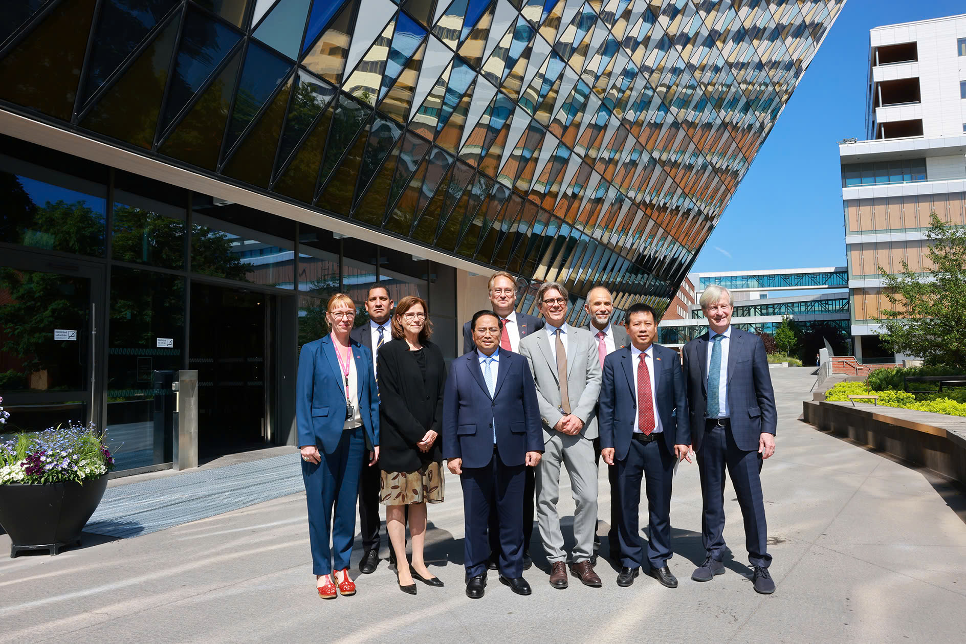 Thủ tướng đề nghị đại học y khoa danh tiếng nhất Thụy Điển hợp tác sâu rộng hơn với Việt Nam- Ảnh 5. Thủ tướng đề nghị đại học y khoa danh tiếng nhất Thụy Điển hợp tác sâu rộng hơn với Việt Nam- Ảnh 5.