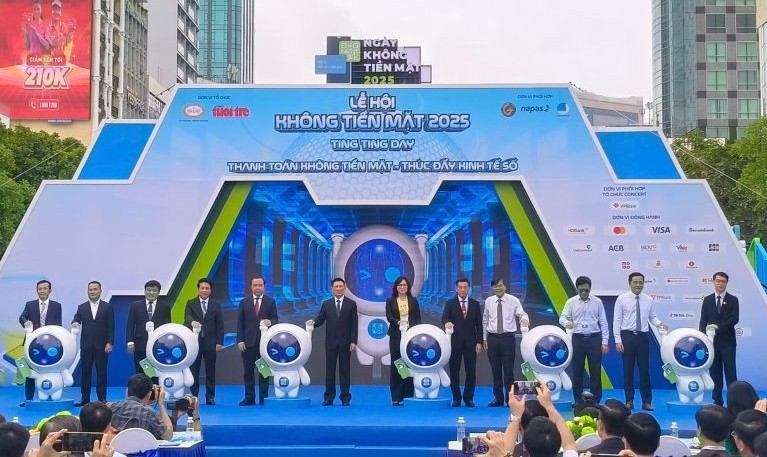 Phó Thủ tướng Hồ Đức Phớc: Thanh toán không dùng tiền mặt đã có bước phát triển vượt bậc- Ảnh 3. Phó Thủ tướng Hồ Đức Phớc: Thanh toán không dùng tiền mặt đã có bước phát triển vượt bậc- Ảnh 3.