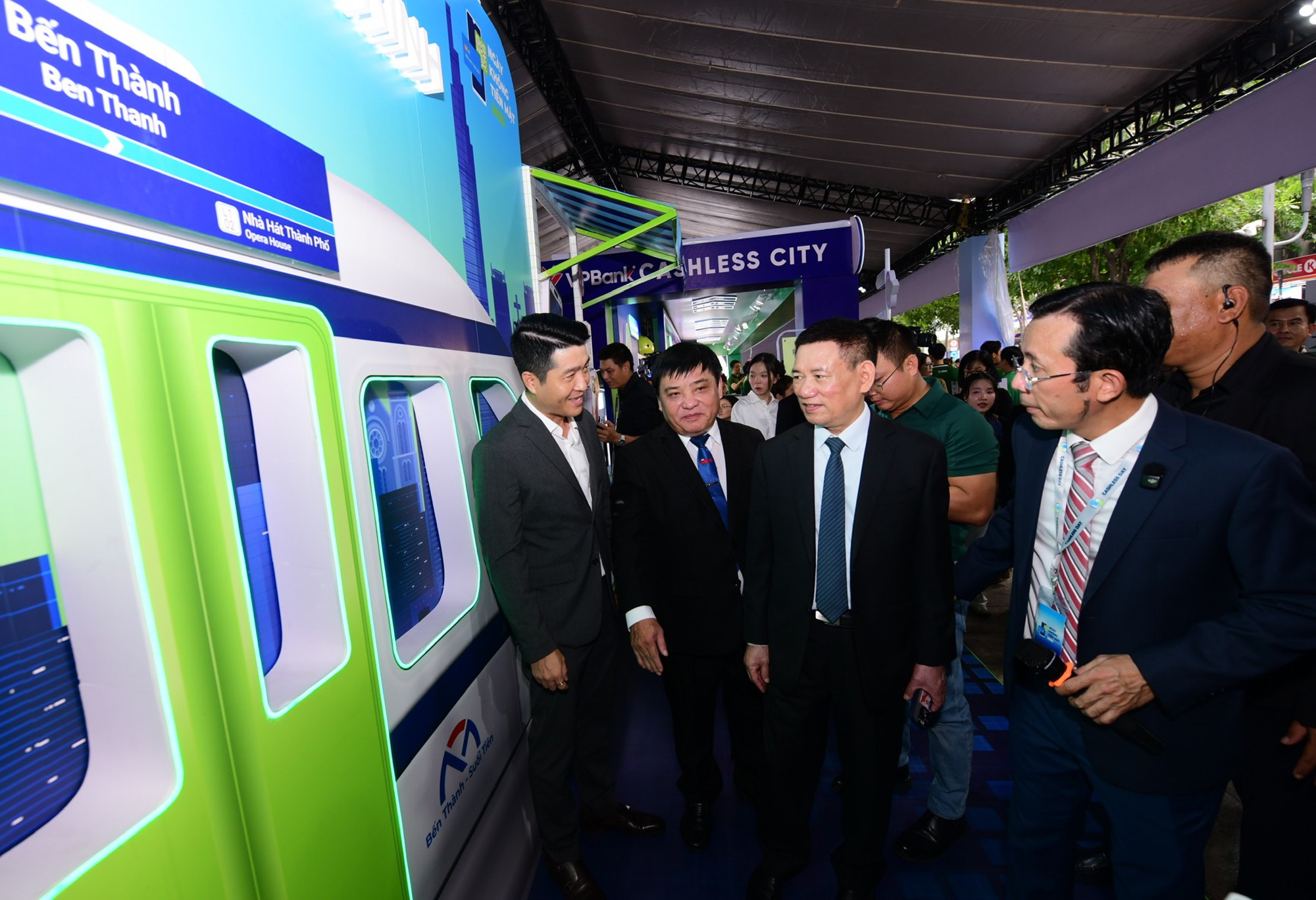 Phó Thủ tướng Hồ Đức Phớc: Thanh toán không dùng tiền mặt đã có bước phát triển vượt bậc- Ảnh 6. Phó Thủ tướng Hồ Đức Phớc: Thanh toán không dùng tiền mặt đã có bước phát triển vượt bậc- Ảnh 6.