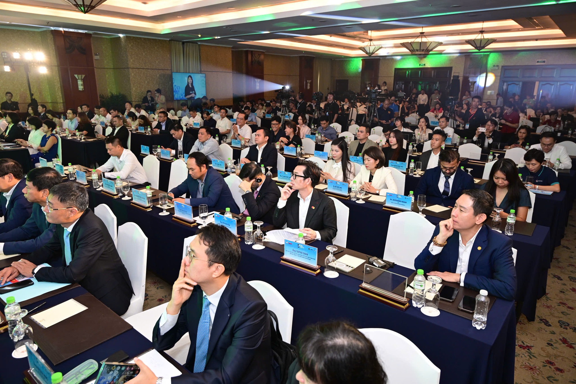 Phó Thủ tướng Hồ Đức Phớc: Thanh toán không dùng tiền mặt đã có bước phát triển vượt bậc- Ảnh 2. Phó Thủ tướng Hồ Đức Phớc: Thanh toán không dùng tiền mặt đã có bước phát triển vượt bậc- Ảnh 2.