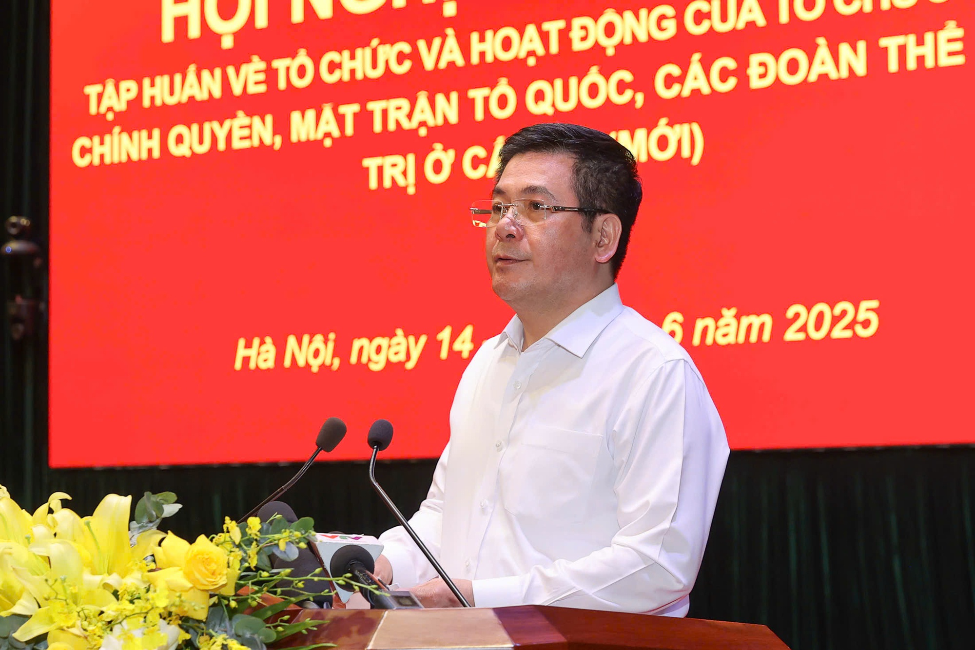 Đẩy mạnh phân cấp, phân quyền cho địa phương trong lĩnh vực công thương- Ảnh 1. Đẩy mạnh phân cấp, phân quyền cho địa phương trong lĩnh vực công thương- Ảnh 1.