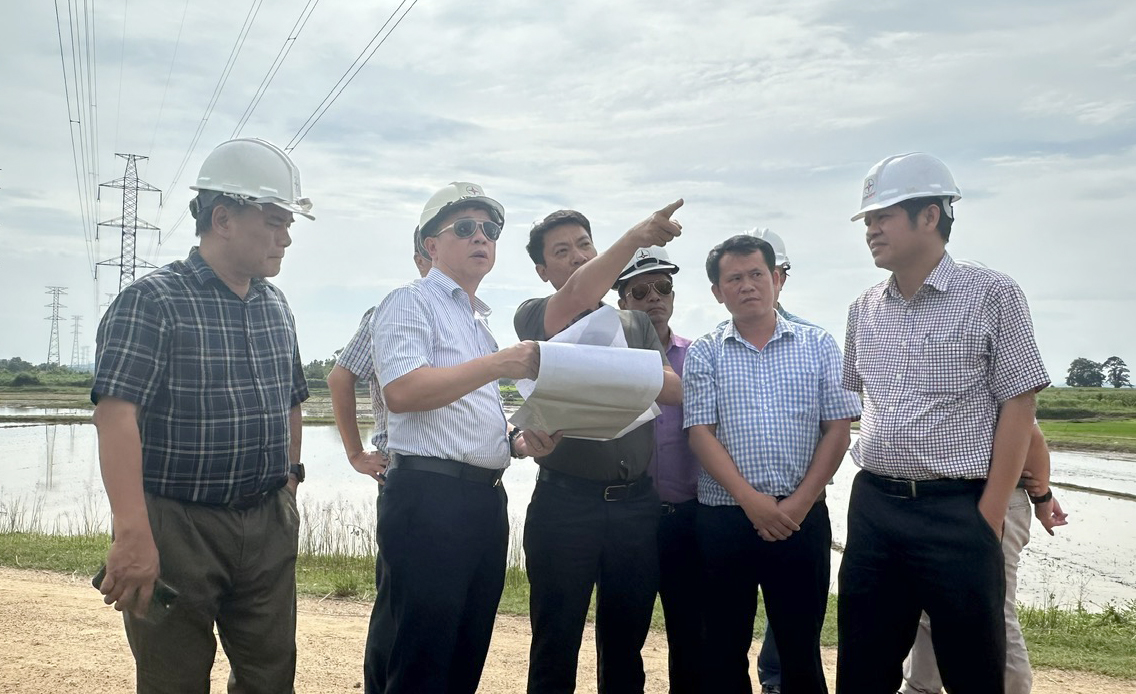 Đẩy nhanh tiến độ cụm dự án truyền tải điện phục vụ nhập khẩu điện từ Lào- Ảnh 1. Đẩy nhanh tiến độ cụm dự án truyền tải điện phục vụ nhập khẩu điện từ Lào- Ảnh 1.