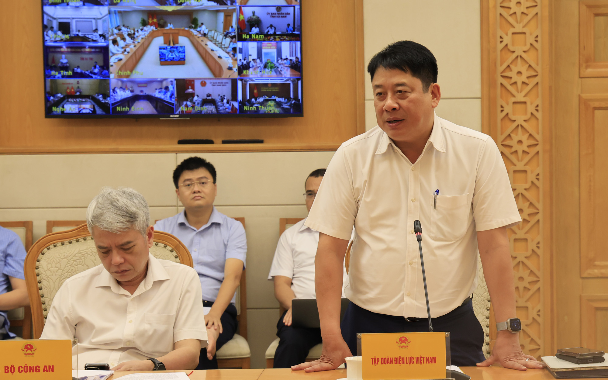 Quyết liệt, khẩn trương giải phóng mặt bằng phục vụ dự án đường sắt tốc độ cao Bắc - Nam- Ảnh 3. Quyết liệt, khẩn trương giải phóng mặt bằng phục vụ dự án đường sắt tốc độ cao Bắc - Nam- Ảnh 3.