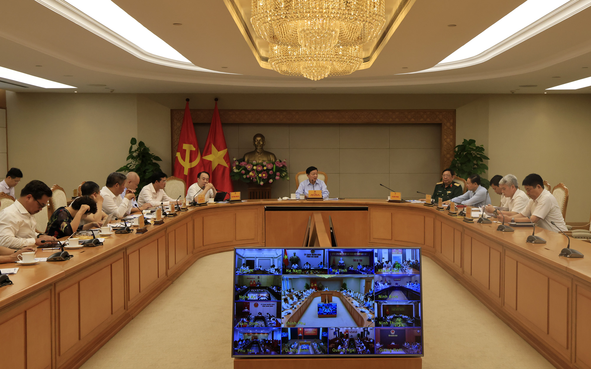 Quyết liệt, khẩn trương giải phóng mặt bằng phục vụ dự án đường sắt tốc độ cao Bắc - Nam- Ảnh 7. Quyết liệt, khẩn trương giải phóng mặt bằng phục vụ dự án đường sắt tốc độ cao Bắc - Nam- Ảnh 7.