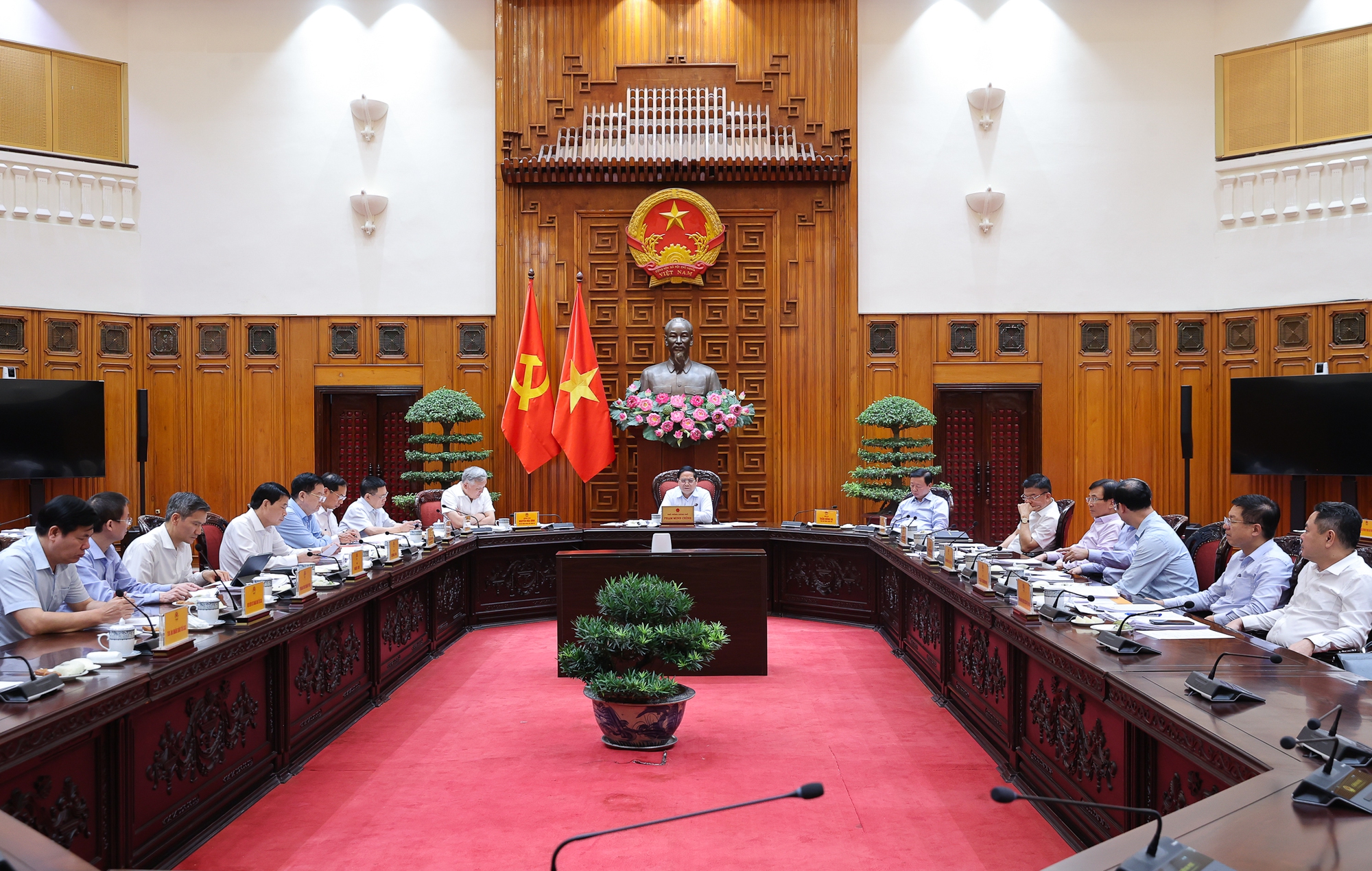 Thủ tướng chủ trì cuộc họp Thường trực Chính phủ về 4 dự án, hồ sơ luật- Ảnh 2. Thủ tướng chủ trì cuộc họp Thường trực Chính phủ về 4 dự án, hồ sơ luật- Ảnh 2.