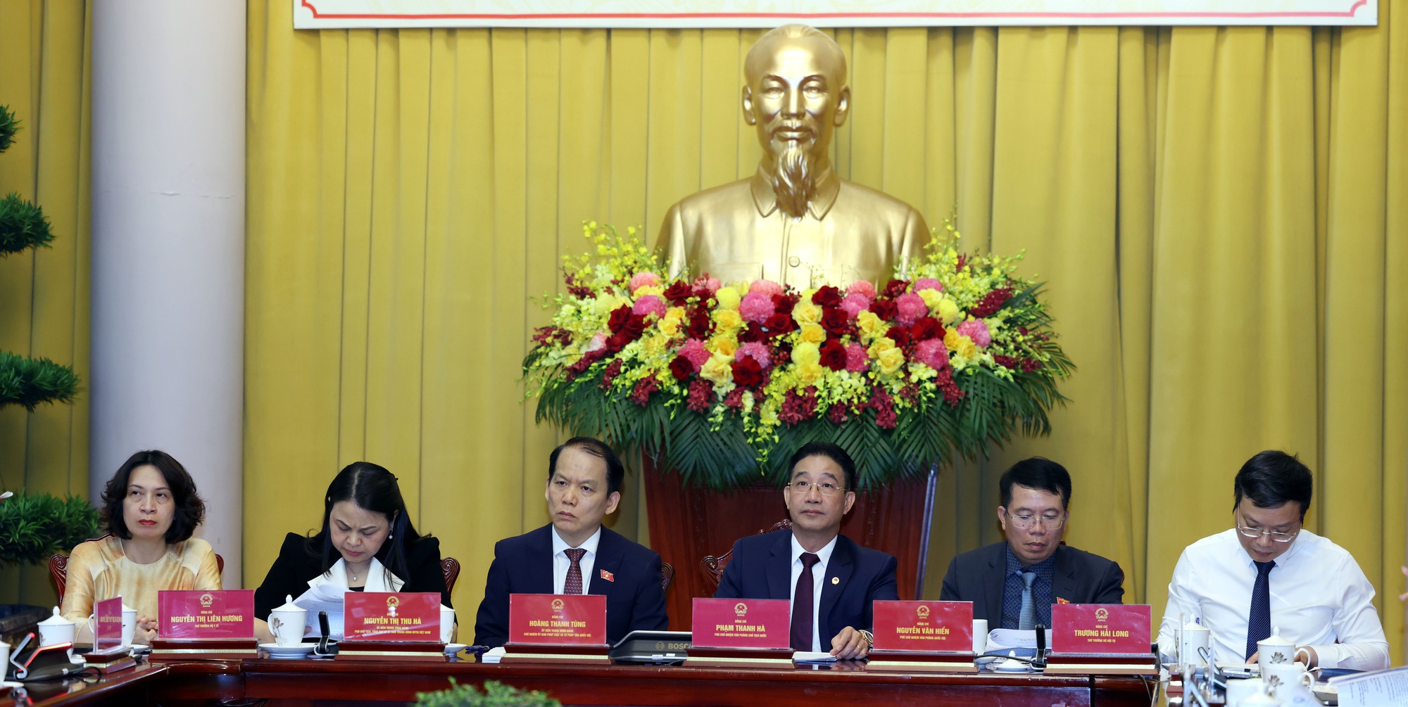 Công bố Lệnh của Chủ tịch nước về Nghị quyết sửa đổi, bổ sung một số điều của Hiến pháp- Ảnh 2. Công bố Lệnh của Chủ tịch nước về Nghị quyết sửa đổi, bổ sung một số điều của Hiến pháp- Ảnh 2.