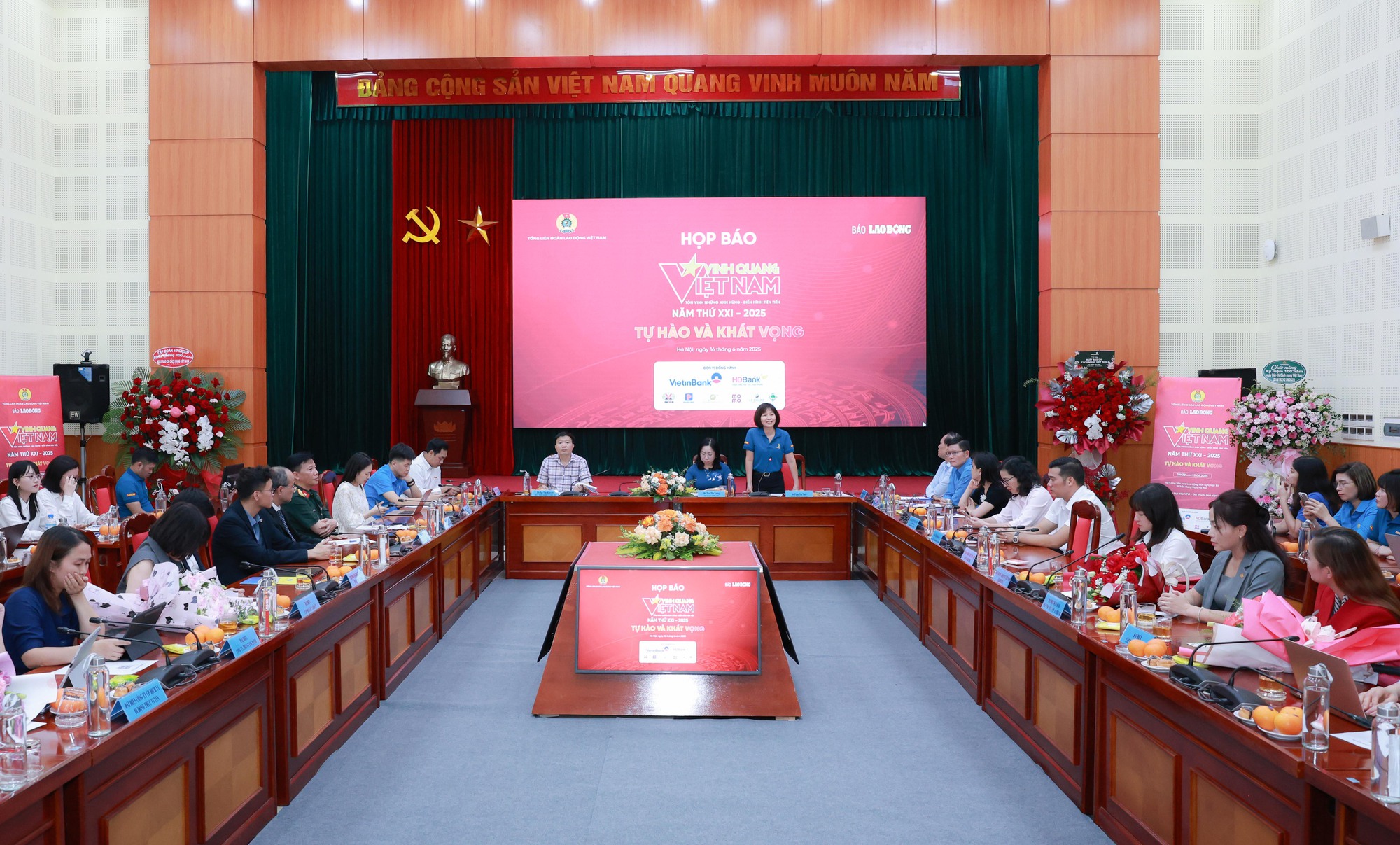 'Vinh Quang Việt Nam' – Hành trình truyền cảm hứng đổi mới- Ảnh 2. 'Vinh Quang Việt Nam' – Hành trình truyền cảm hứng đổi mới- Ảnh 2.